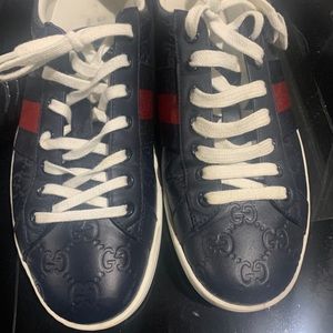 Men’s gucci shoes size 8